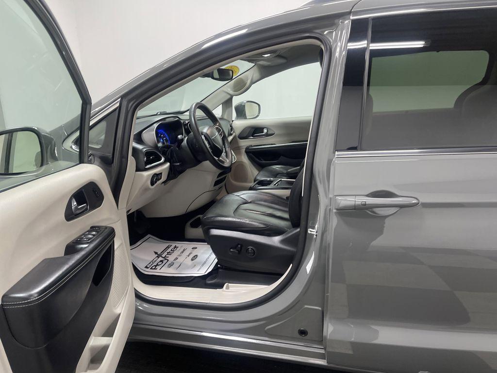 used 2022 Chrysler Pacifica car, priced at $20,019