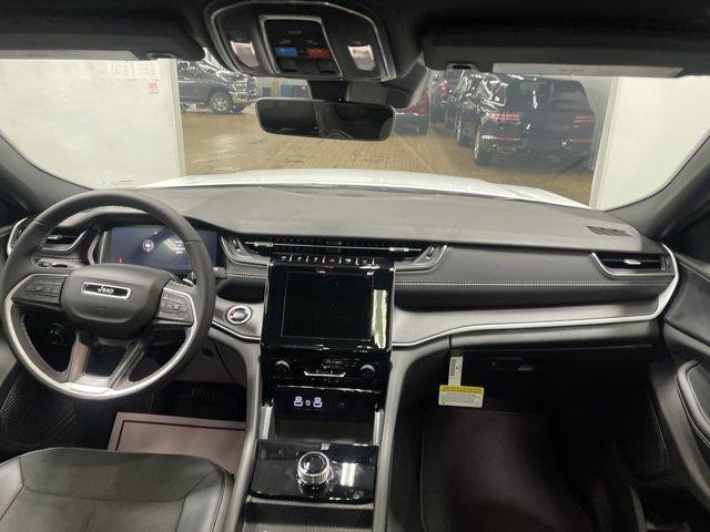 new 2025 Jeep Grand Cherokee car, priced at $40,599