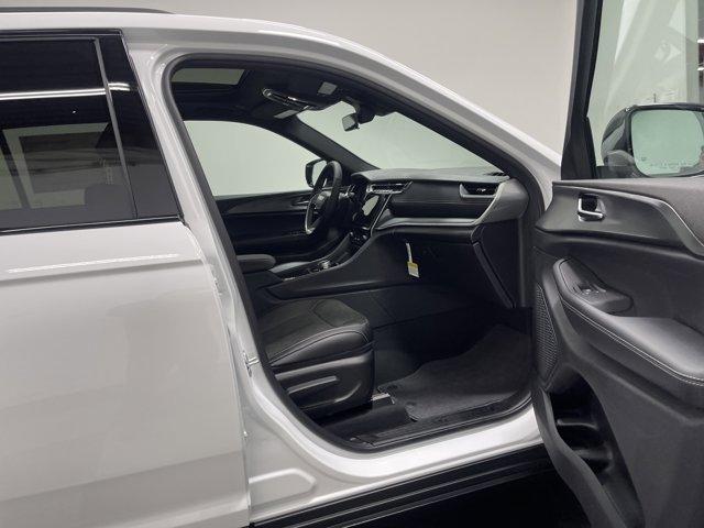 new 2025 Jeep Grand Cherokee car, priced at $40,599