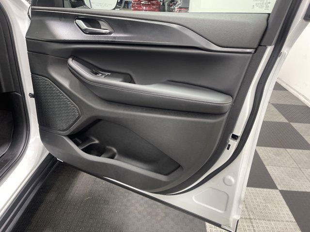 new 2025 Jeep Grand Cherokee car, priced at $40,599