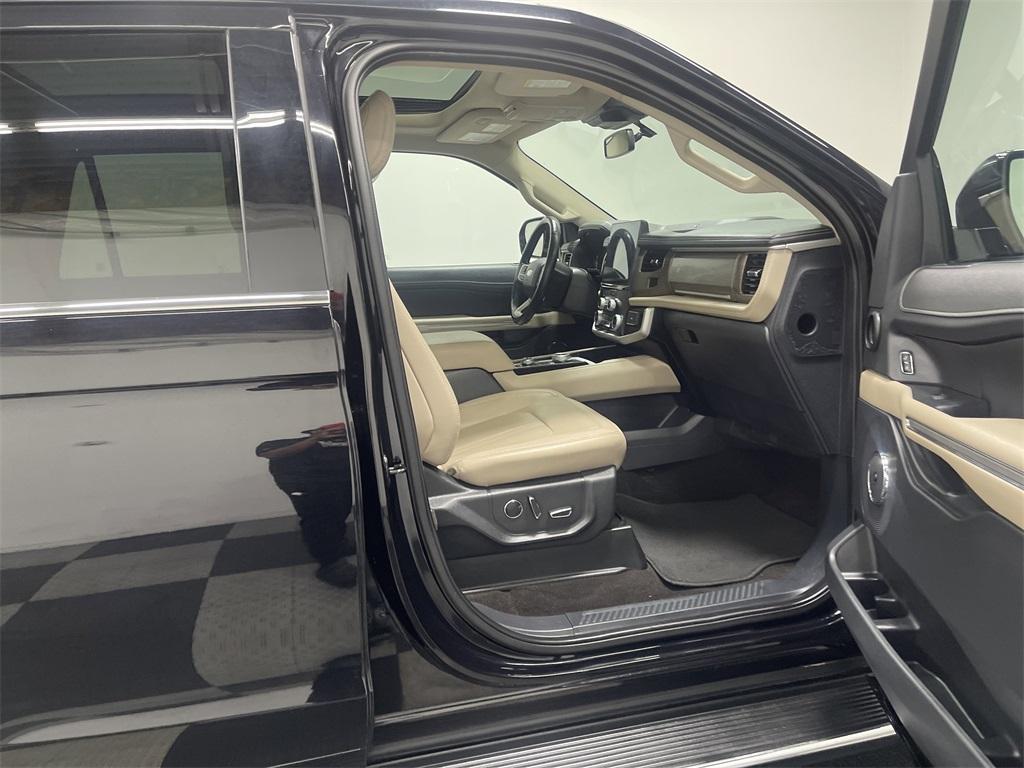 used 2023 Ford Expedition car, priced at $38,872