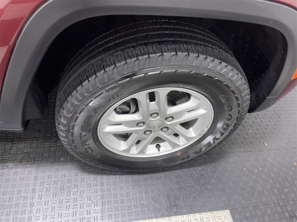 used 2022 Jeep Grand Cherokee car, priced at $28,226