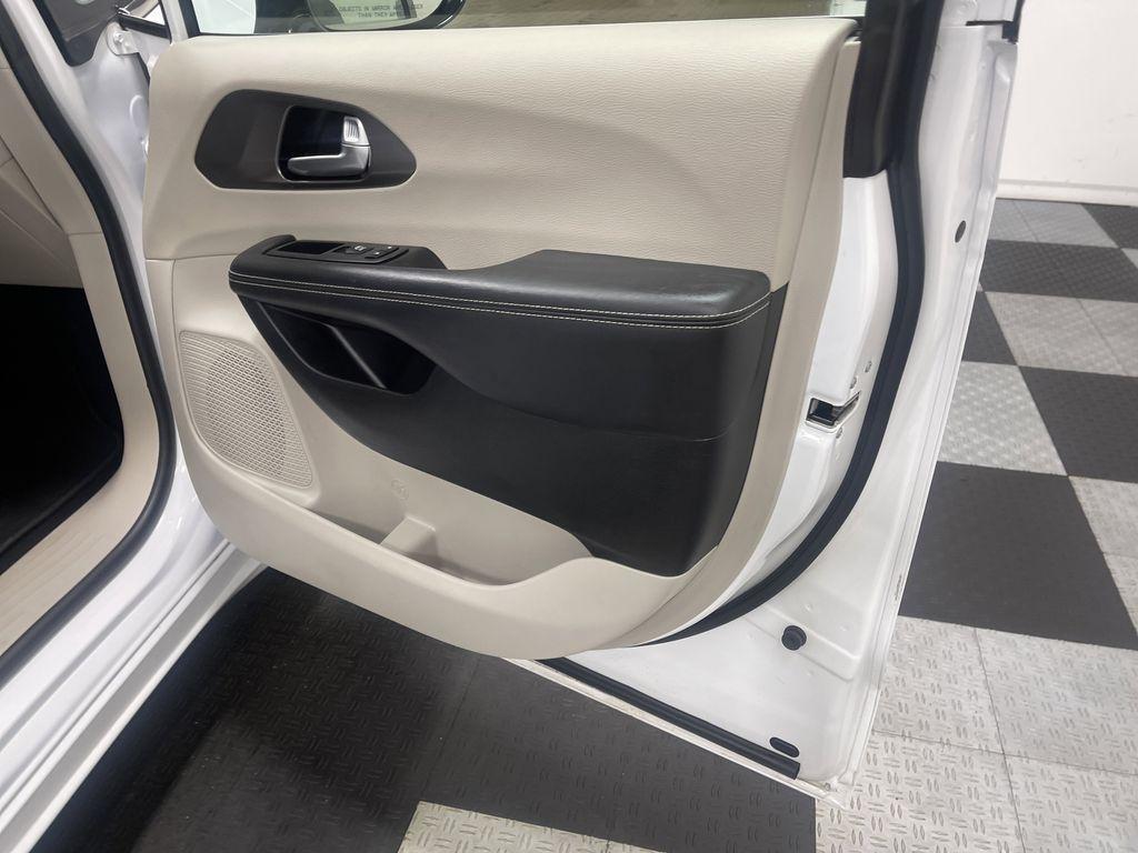 used 2024 Chrysler Pacifica car, priced at $28,214