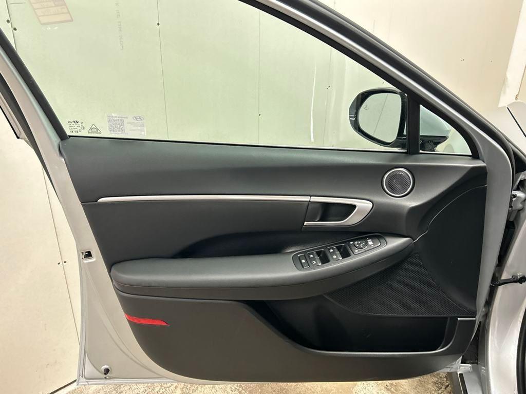 new 2025 Hyundai Sonata Hybrid car, priced at $28,250