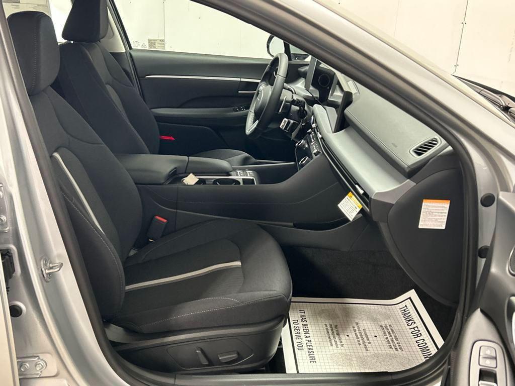 new 2025 Hyundai Sonata Hybrid car, priced at $30,000