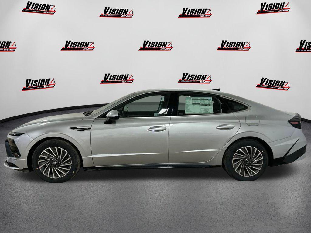 new 2025 Hyundai Sonata Hybrid car, priced at $30,000