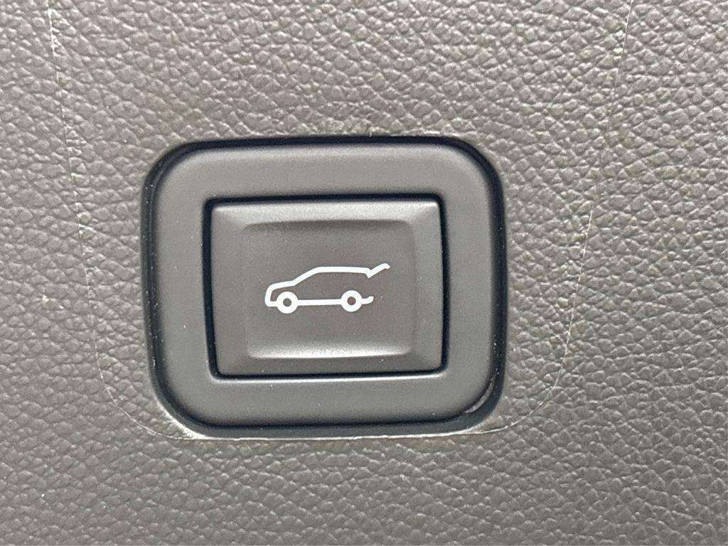used 2023 Chevrolet Traverse car, priced at $36,647