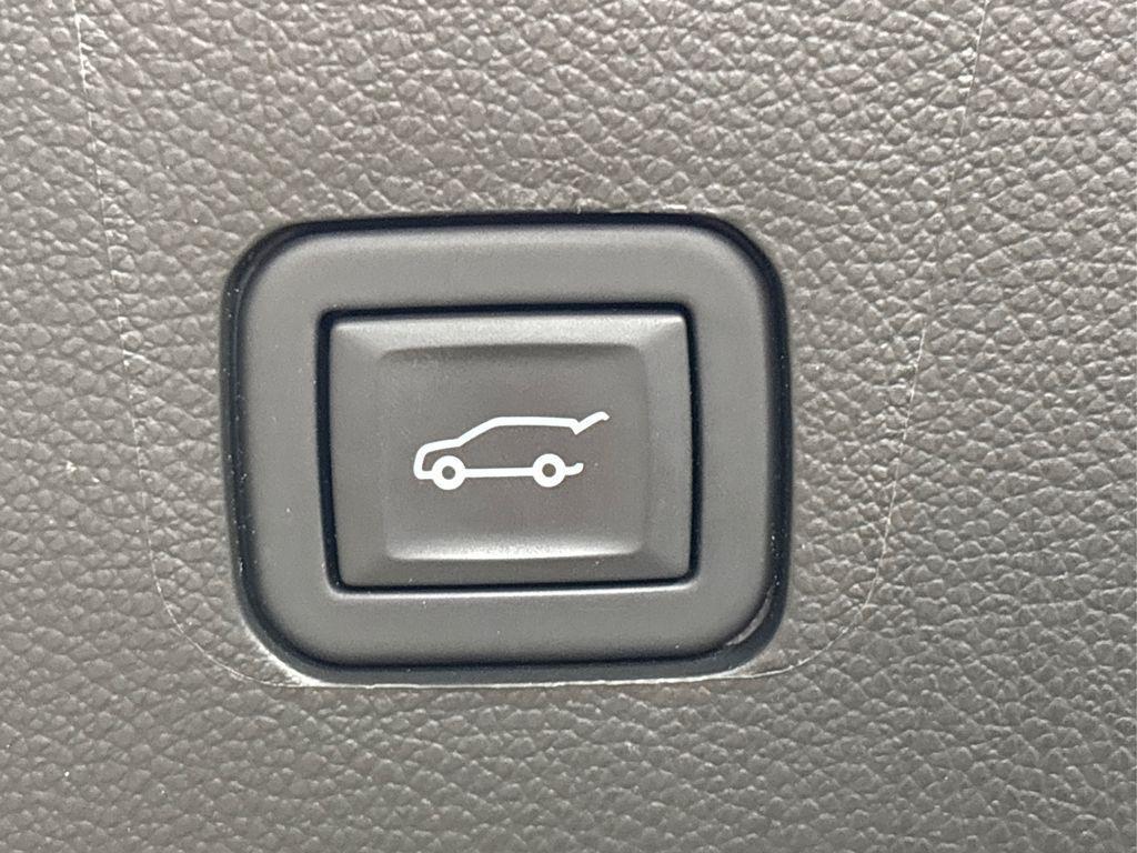 used 2023 Chevrolet Traverse car, priced at $35,930