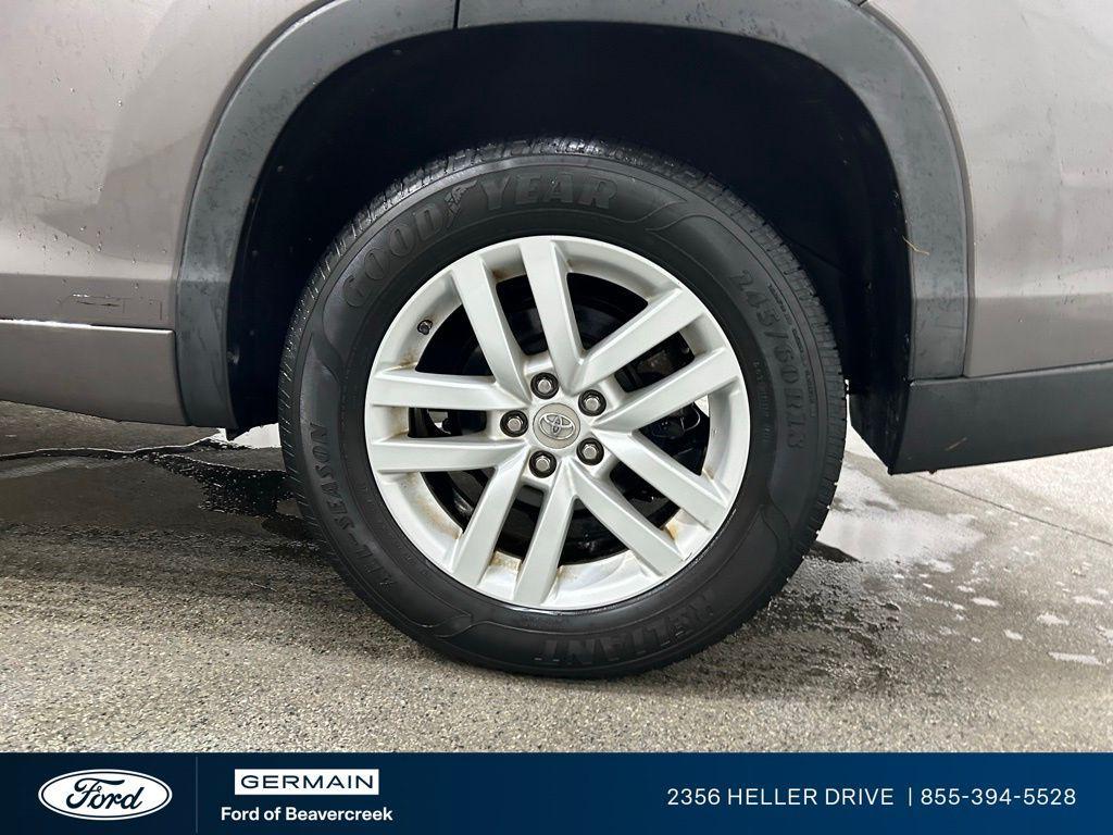 used 2015 Toyota Highlander car, priced at $15,979