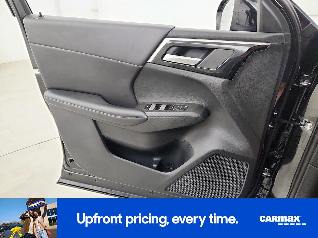 used 2024 Mitsubishi Outlander car, priced at $27,998