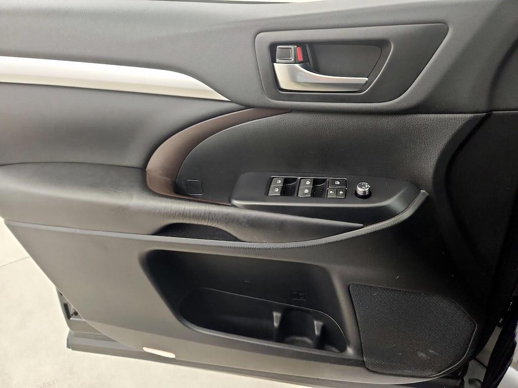 used 2019 Toyota Highlander car, priced at $27,998