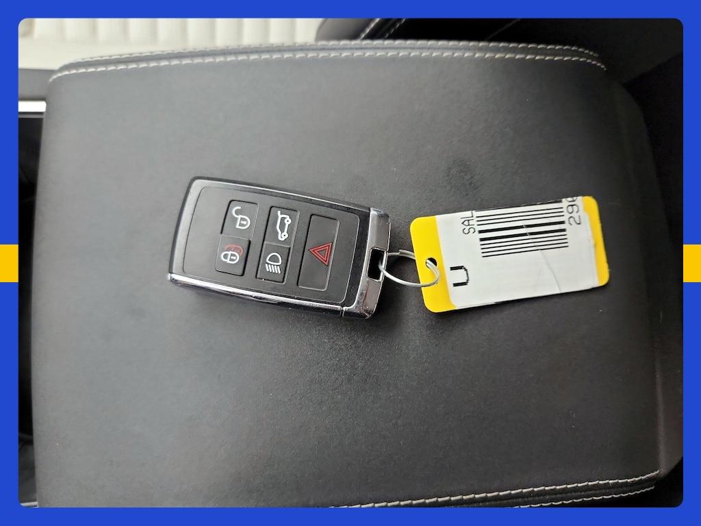 Land Rover Discovery Sport view 28
