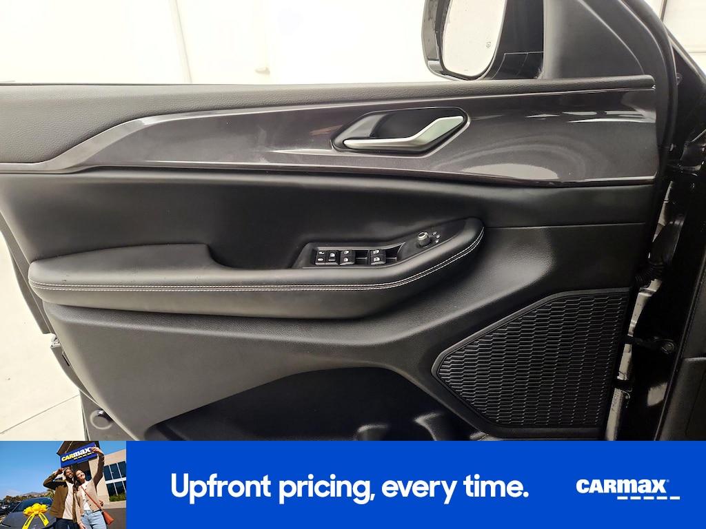 used 2023 Jeep Grand Cherokee car, priced at $32,998