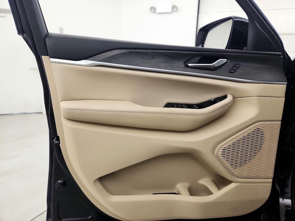 used 2023 Jeep Grand Cherokee car, priced at $32,998