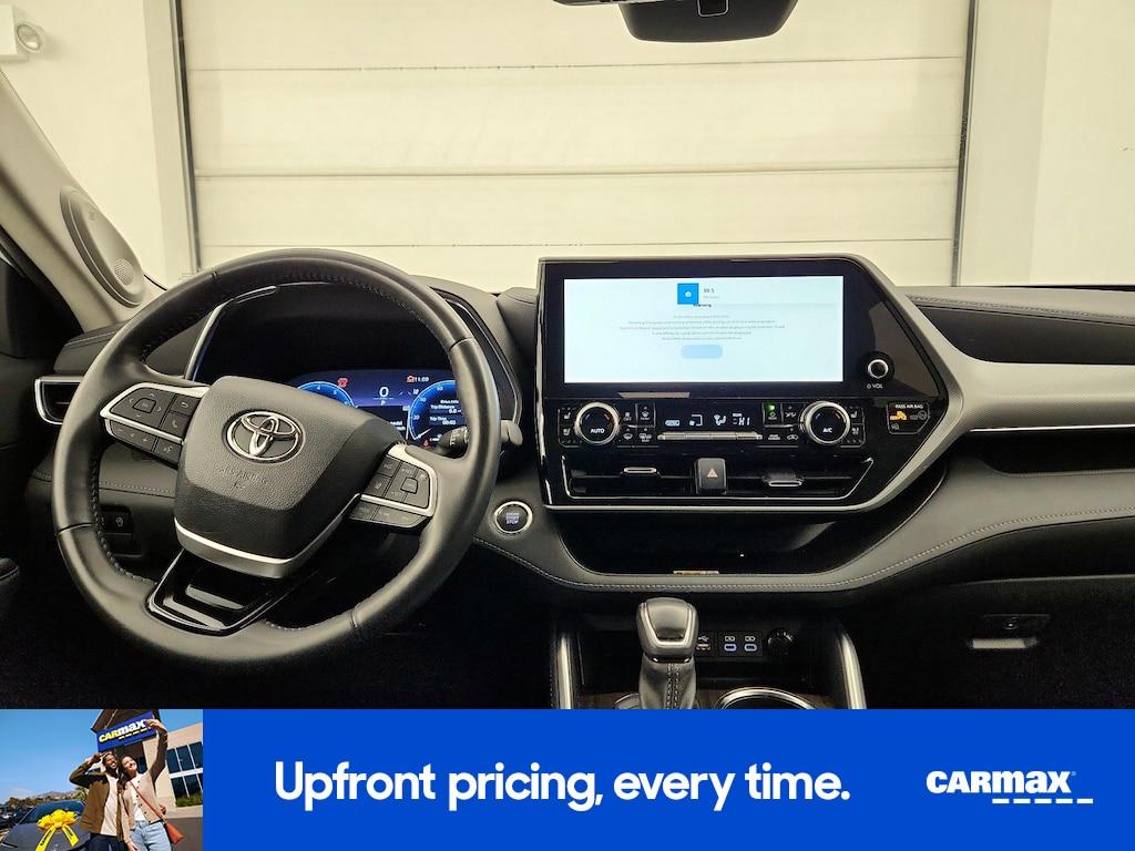 used 2023 Toyota Highlander car, priced at $42,998