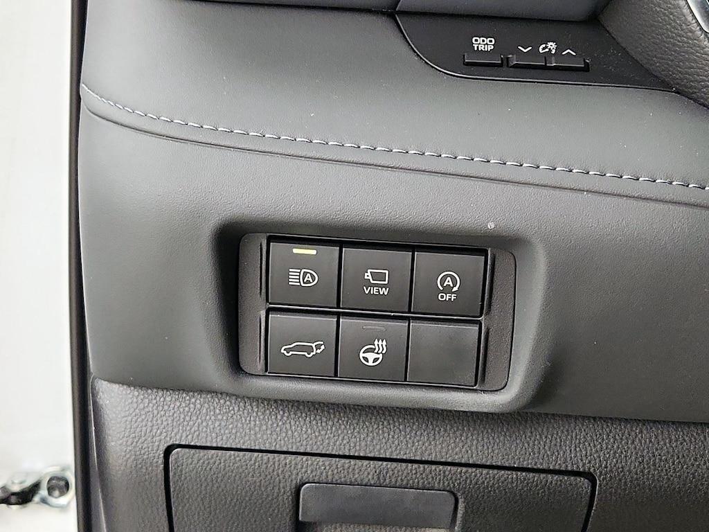 used 2023 Toyota Highlander car, priced at $42,998