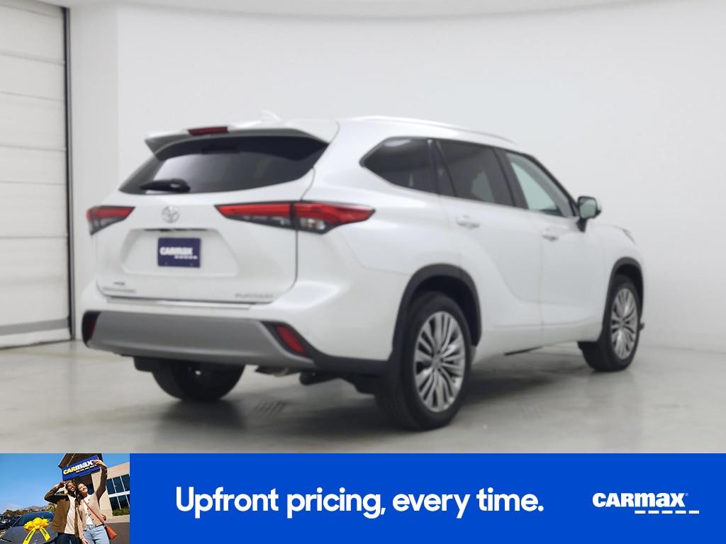 used 2023 Toyota Highlander car, priced at $42,998