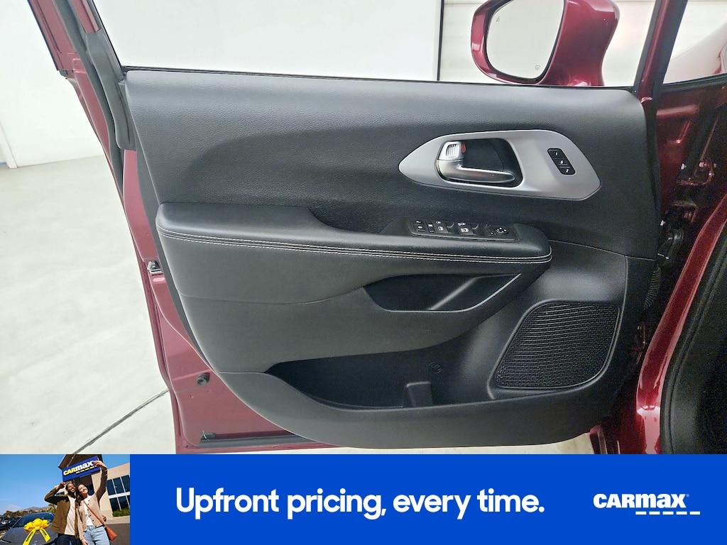 used 2020 Chrysler Pacifica car, priced at $24,998