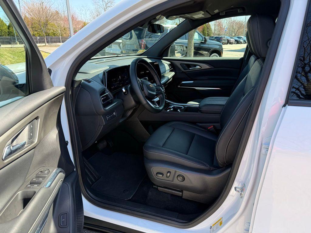 used 2025 Chevrolet Traverse car, priced at $38,977