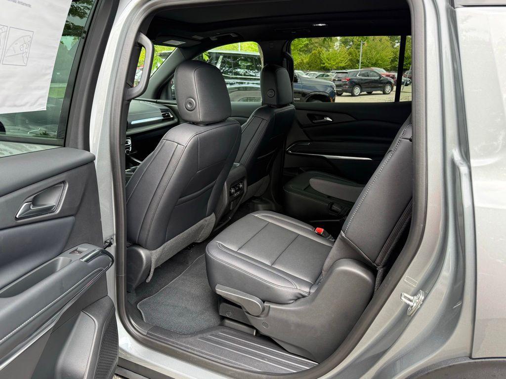 new 2026 Chevrolet Traverse car, priced at $50,135