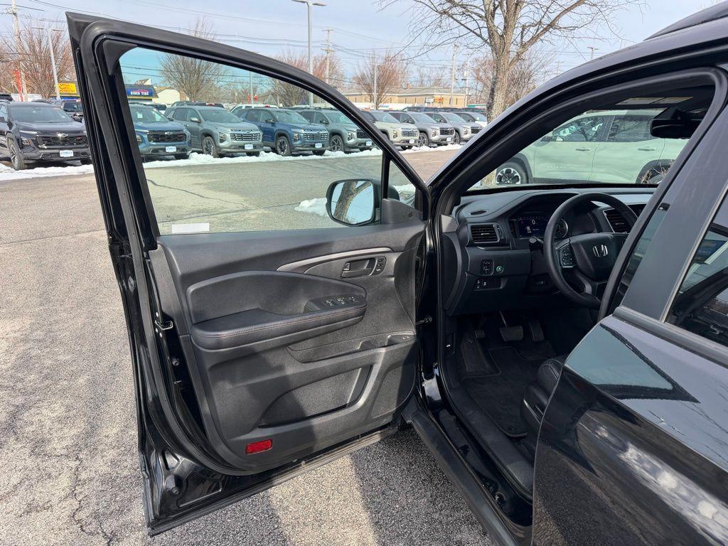 used 2022 Honda Pilot car, priced at $27,477