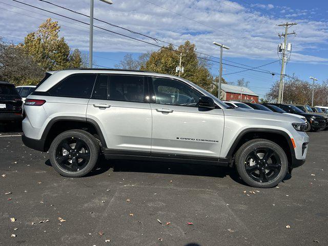new 2025 Jeep Grand Cherokee car, priced at $39,938