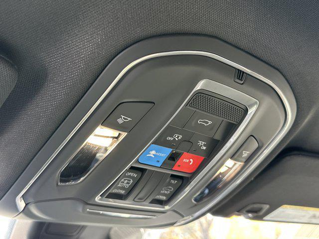 new 2025 Jeep Grand Cherokee car, priced at $39,938