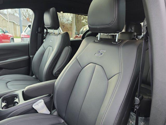 new 2026 Chrysler Pacifica car, priced at $43,854