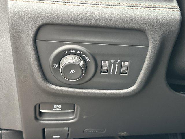 new 2026 Jeep Grand Cherokee car, priced at $59,992