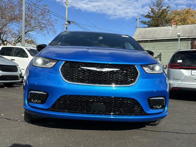 new 2026 Chrysler Pacifica car, priced at $46,084