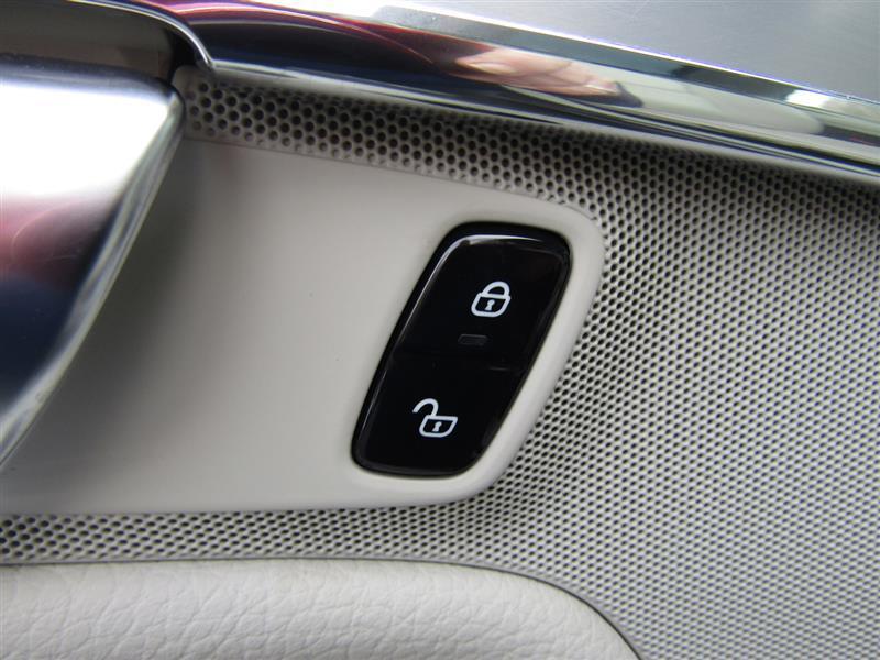 used 2018 Volvo XC90 car, priced at $18,995