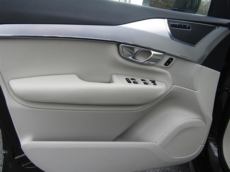 used 2018 Volvo XC90 car, priced at $18,995