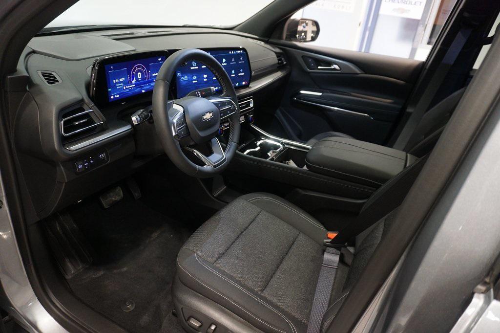 used 2025 Chevrolet Traverse car, priced at $38,795