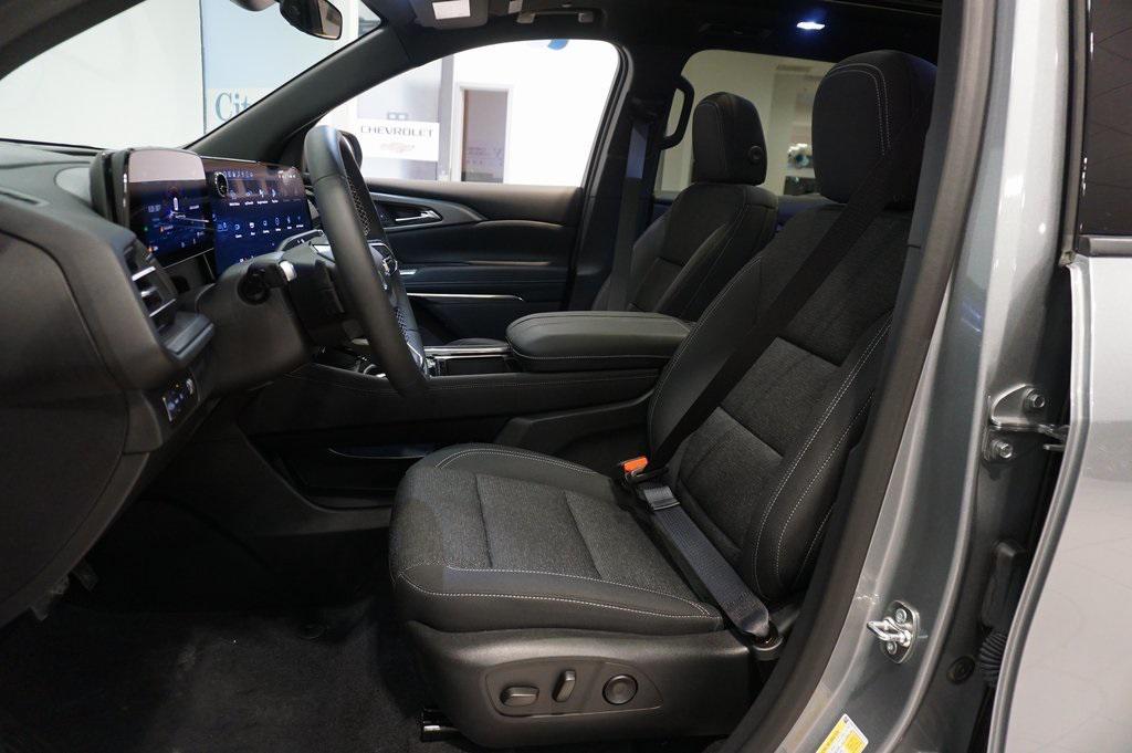 used 2025 Chevrolet Traverse car, priced at $38,795