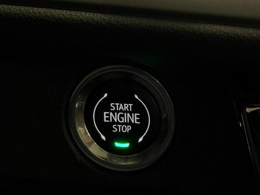 used 2025 Chevrolet Traverse car, priced at $43,999