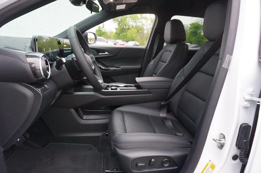 new 2026 Chevrolet Equinox car, priced at $30,640