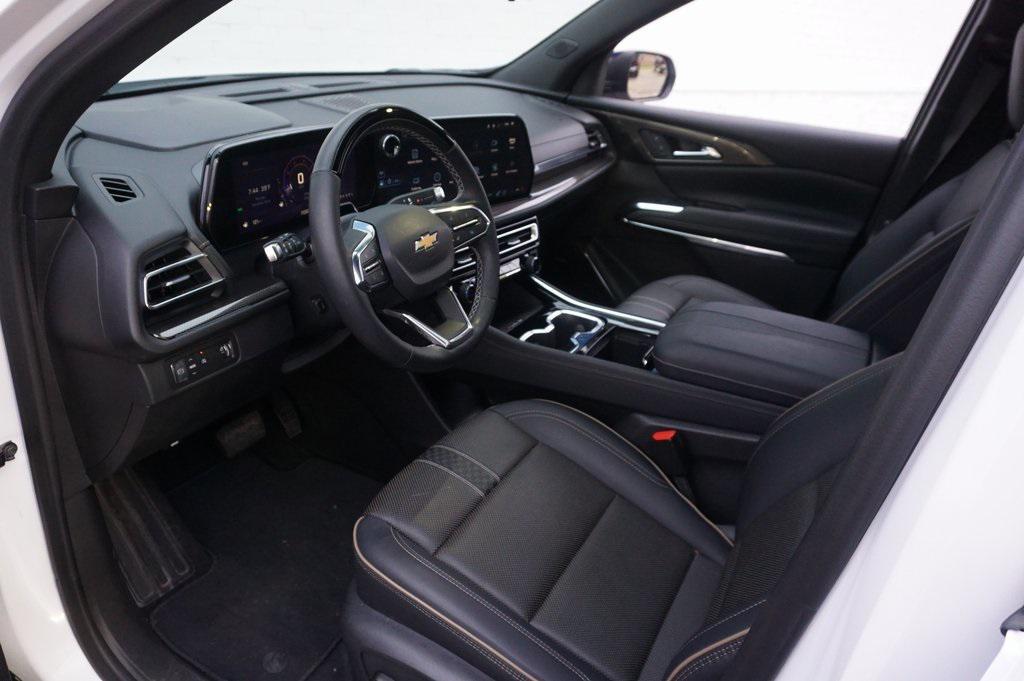 used 2025 Chevrolet Traverse car, priced at $44,595