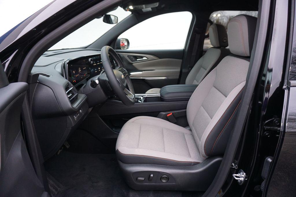 used 2025 Chevrolet Traverse car, priced at $36,995