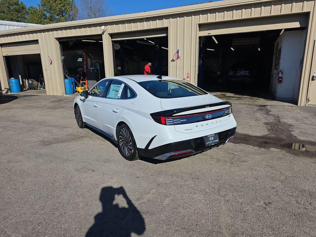 new 2025 Hyundai Sonata Hybrid car, priced at $31,235