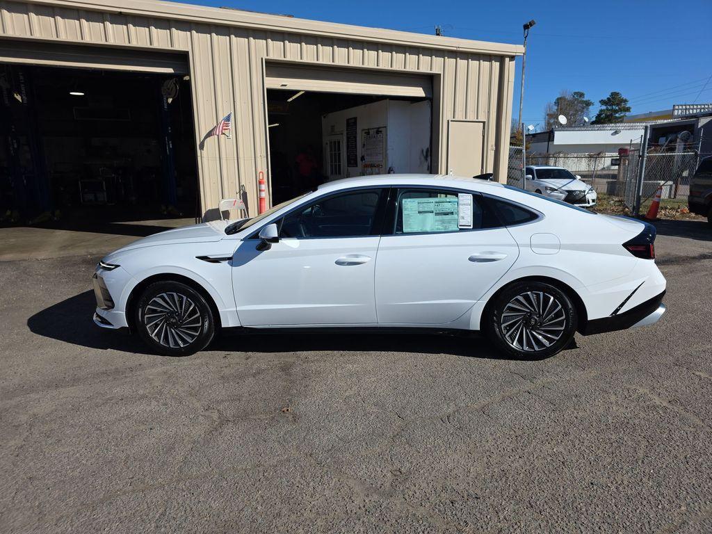 new 2025 Hyundai Sonata Hybrid car, priced at $31,235