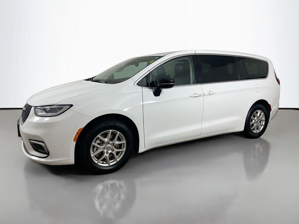 used 2024 Chrysler Pacifica car, priced at $29,985