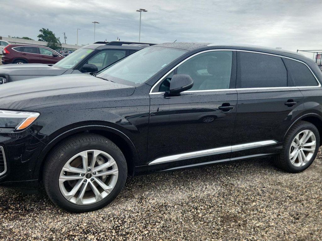 used 2025 Audi Q7 car, priced at $45,990