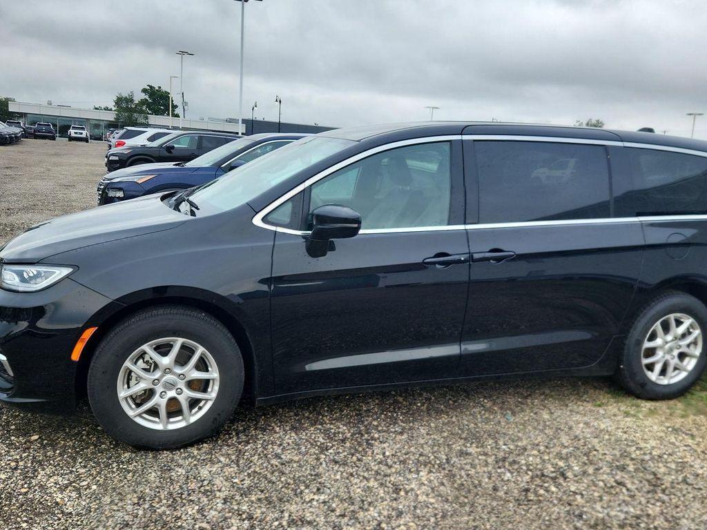 used 2025 Chrysler Pacifica car, priced at $27,990
