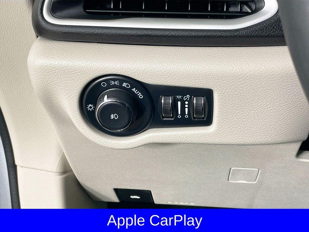 used 2024 Chrysler Pacifica car, priced at $28,998