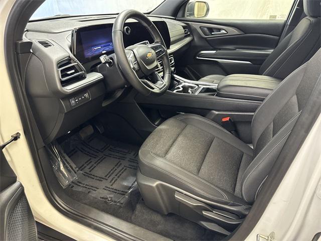 used 2024 Chevrolet Traverse car, priced at $27,890