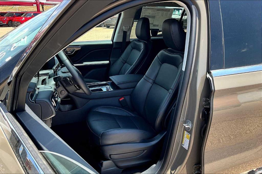 new 2025 Lincoln Aviator car, priced at $58,650