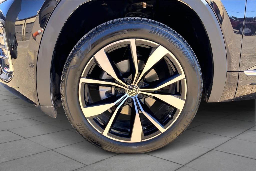used 2025 Volkswagen Atlas car, priced at $38,307