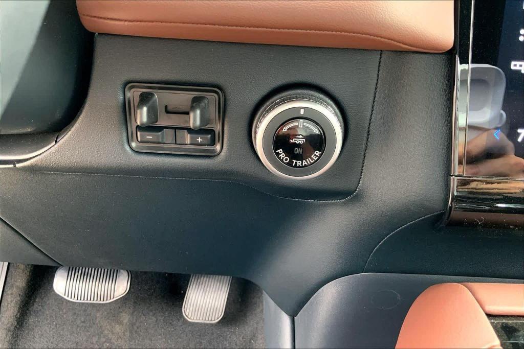 new 2026 Lincoln Navigator car, priced at $104,115