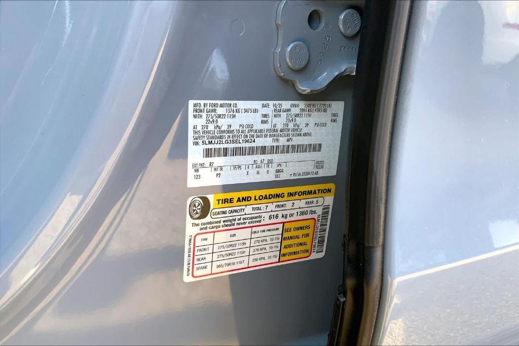 new 2025 Lincoln Navigator car, priced at $98,525