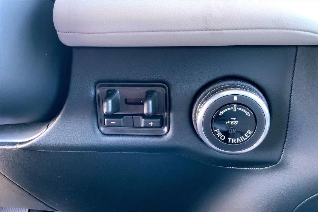 new 2025 Lincoln Navigator L car, priced at $98,015